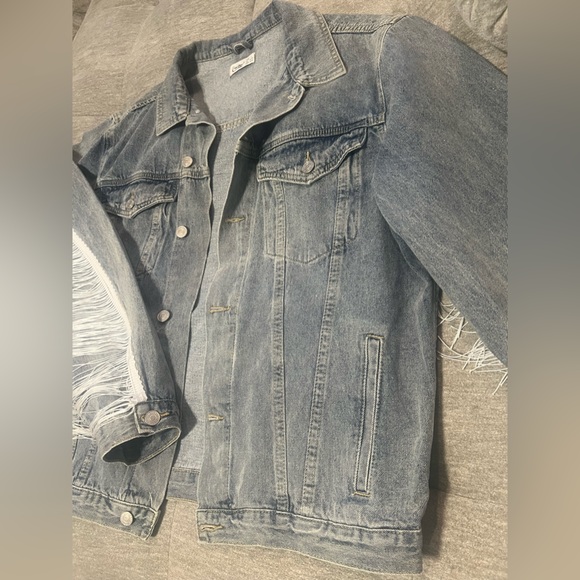 *NEW* Oversized Fringe Denim Jacket Size Large - Picture 10 of 16